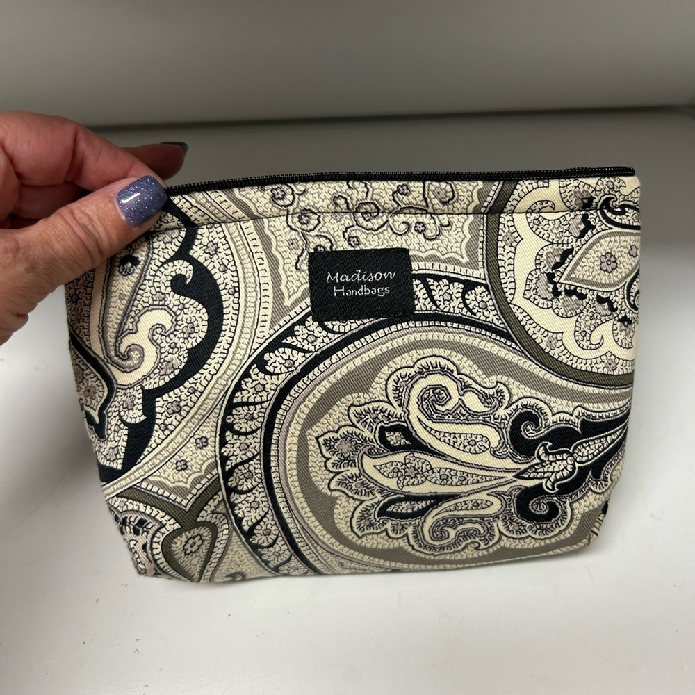 Cosmetic bag